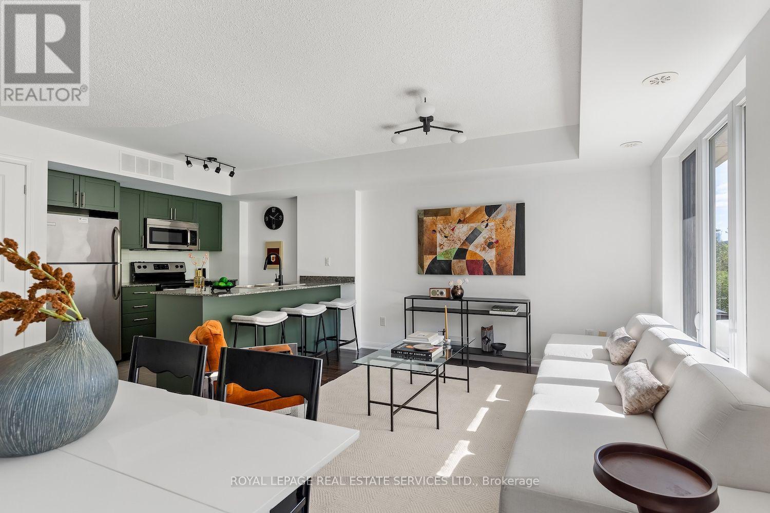 227 - 7 Foundry Avenue Property Photo 12