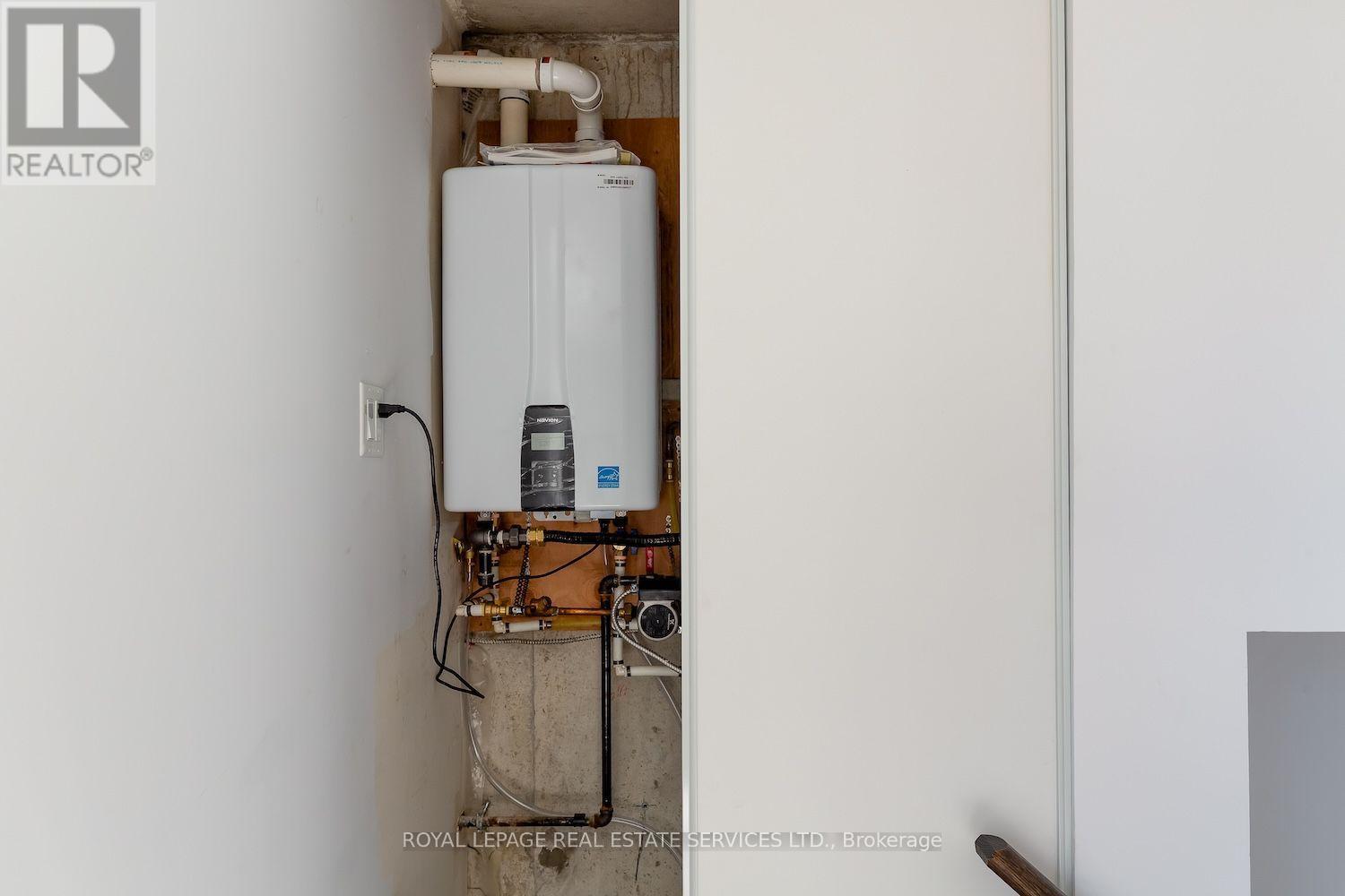 227 - 7 Foundry Avenue Property Photo 35