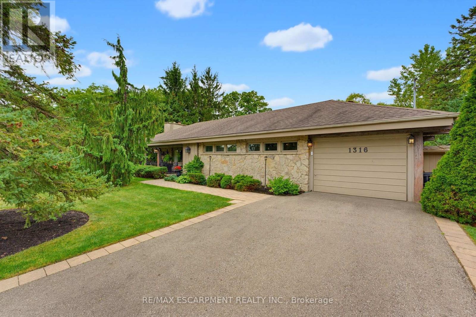 1316 Nevarc Drive Property Photo 1