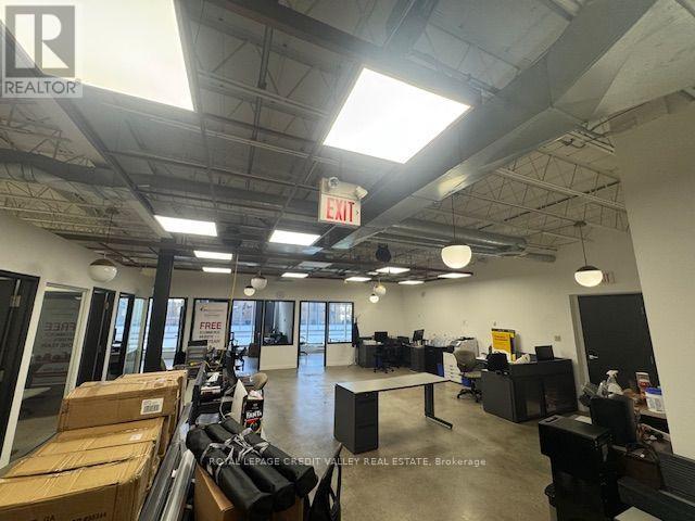 302 - 6 George Street S Property Photo 17