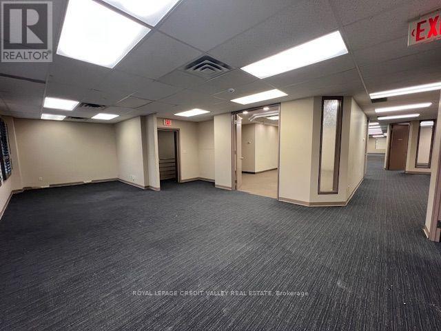 32 Queen Street W Property Photo 18