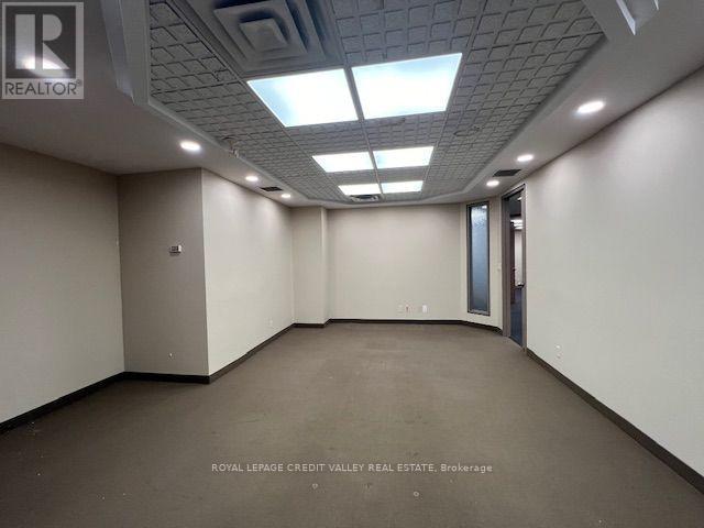 32 Queen Street W Property Photo 19