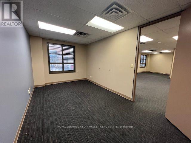 32 Queen Street W Property Photo 20
