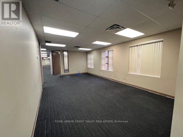 32 Queen Street W Property Photo 21