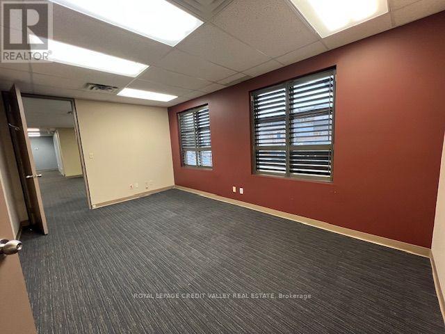 32 Queen Street W Property Photo 25