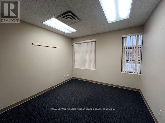 32 Queen Street W Property Photo 28