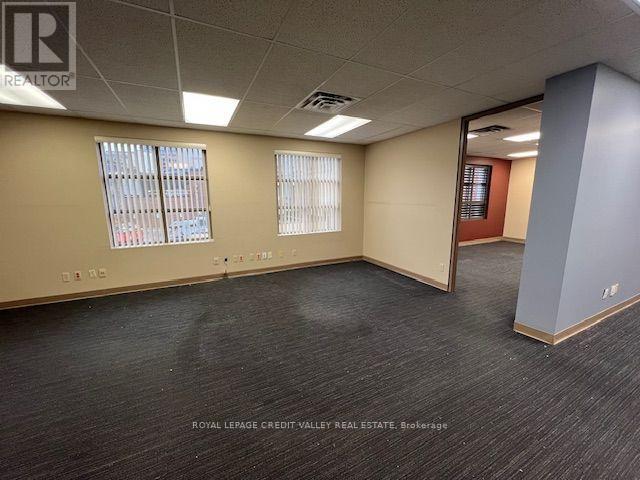 32 Queen Street W Property Photo 31