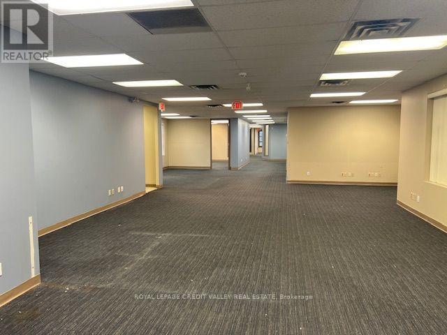 32 Queen Street W Property Photo 33