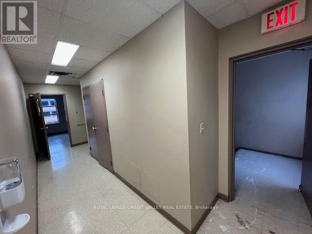 32 Queen Street W Property Photo 35