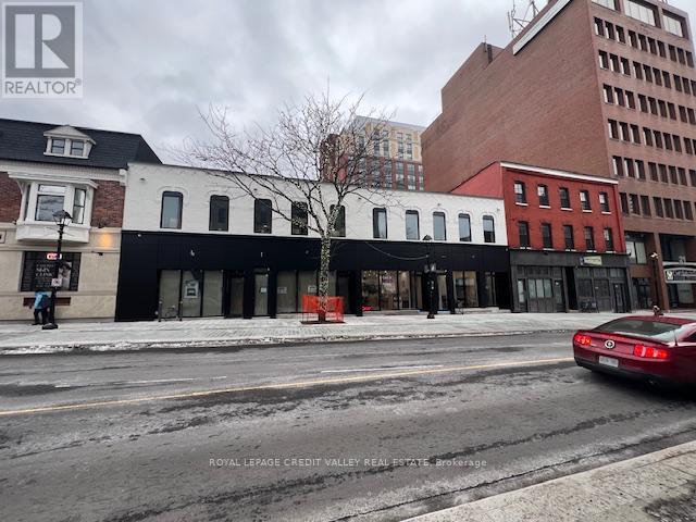 39 Queen Street E Property Photo 8