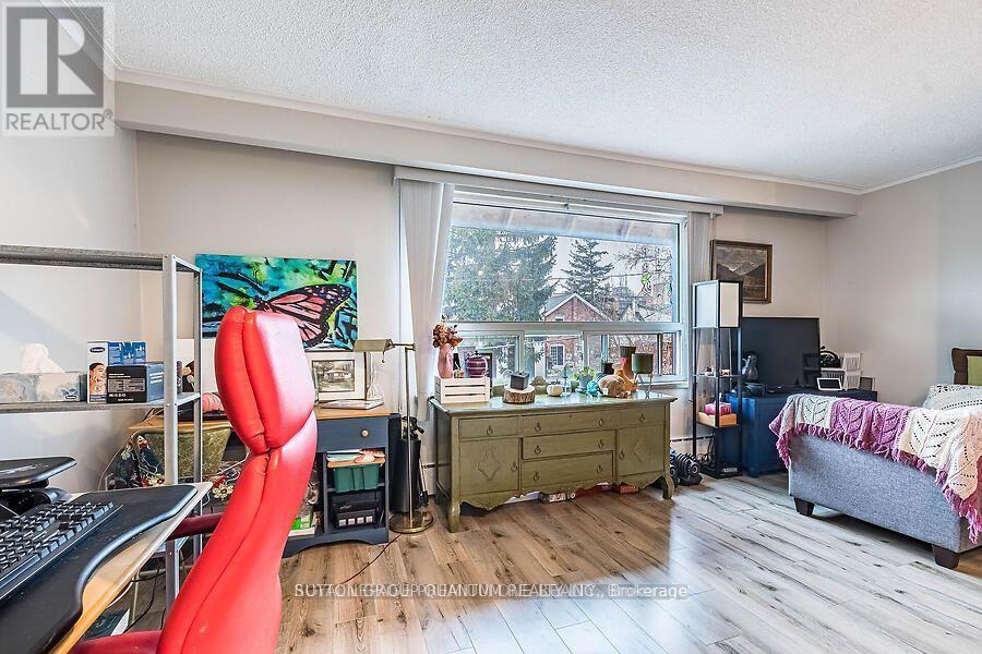 Upper Apt #2 - 314 Lakeshore Road E Property Photo 5