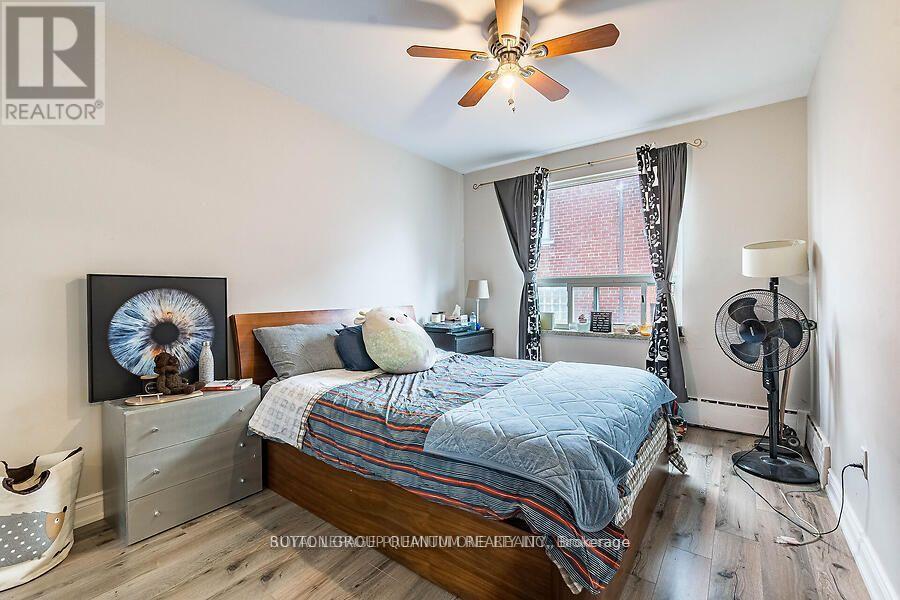 Upper Apt #2 - 314 Lakeshore Road E Property Photo 8