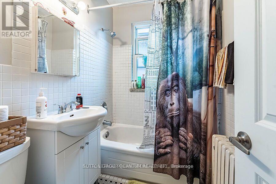 Upper Apt #2 - 314 Lakeshore Road E Property Photo 9