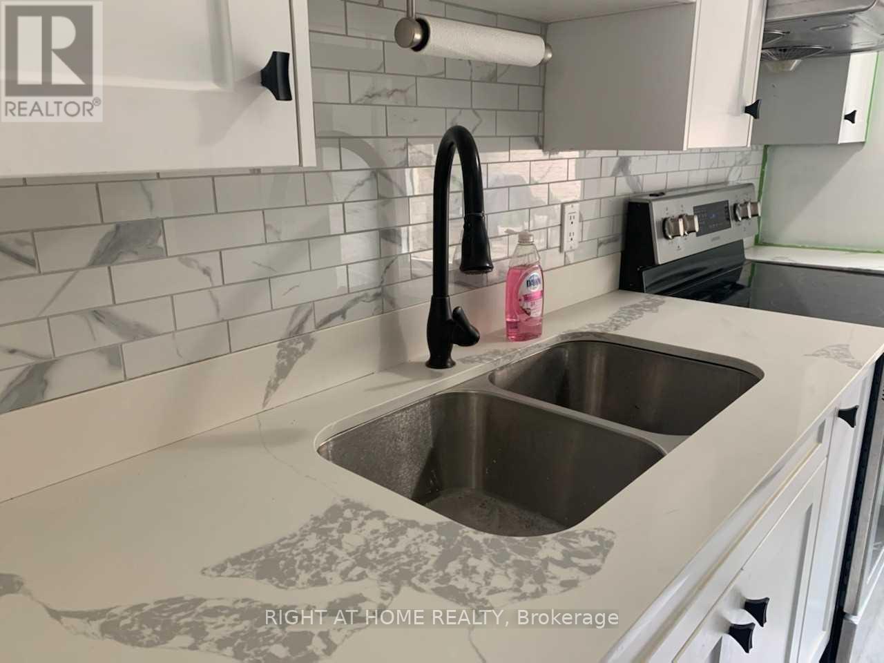 30 - 16 REXDALE BOULEVARD Property Photo 1