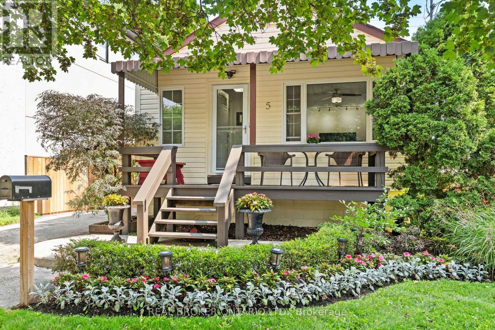 5 Acorn Avenue Property Photo 1