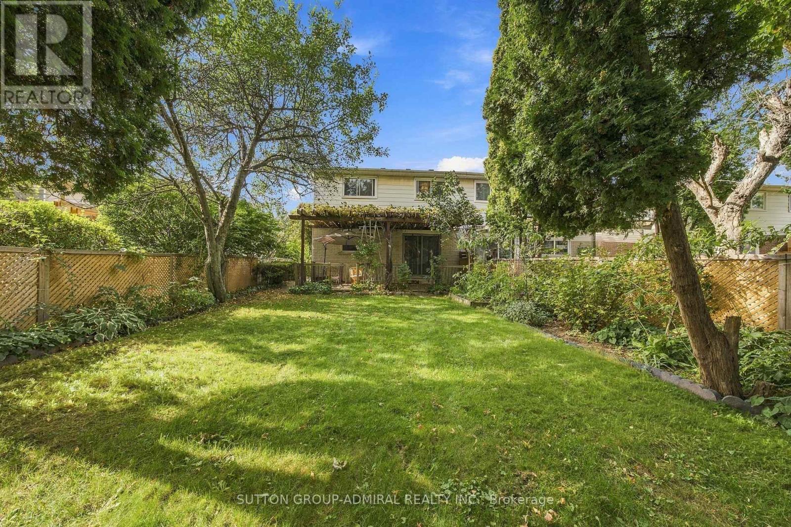 1871 Silverberry Crescent Property Photo 2