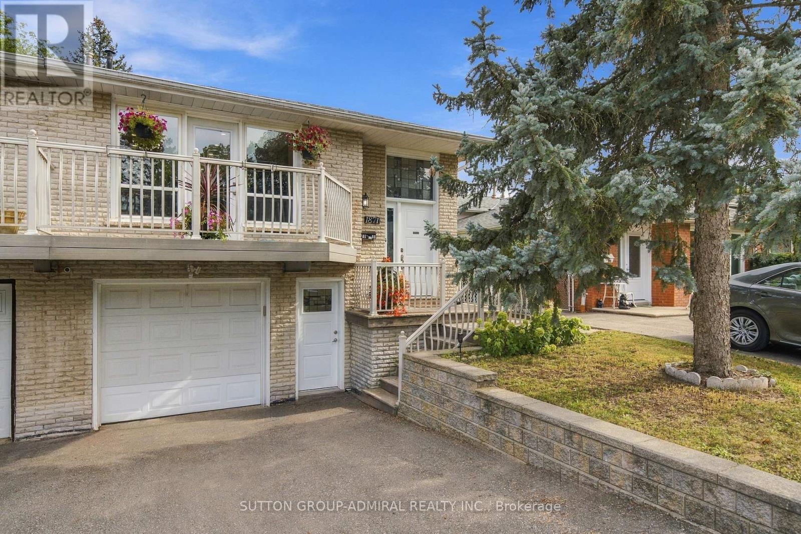 1871 Silverberry Crescent Property Photo 3