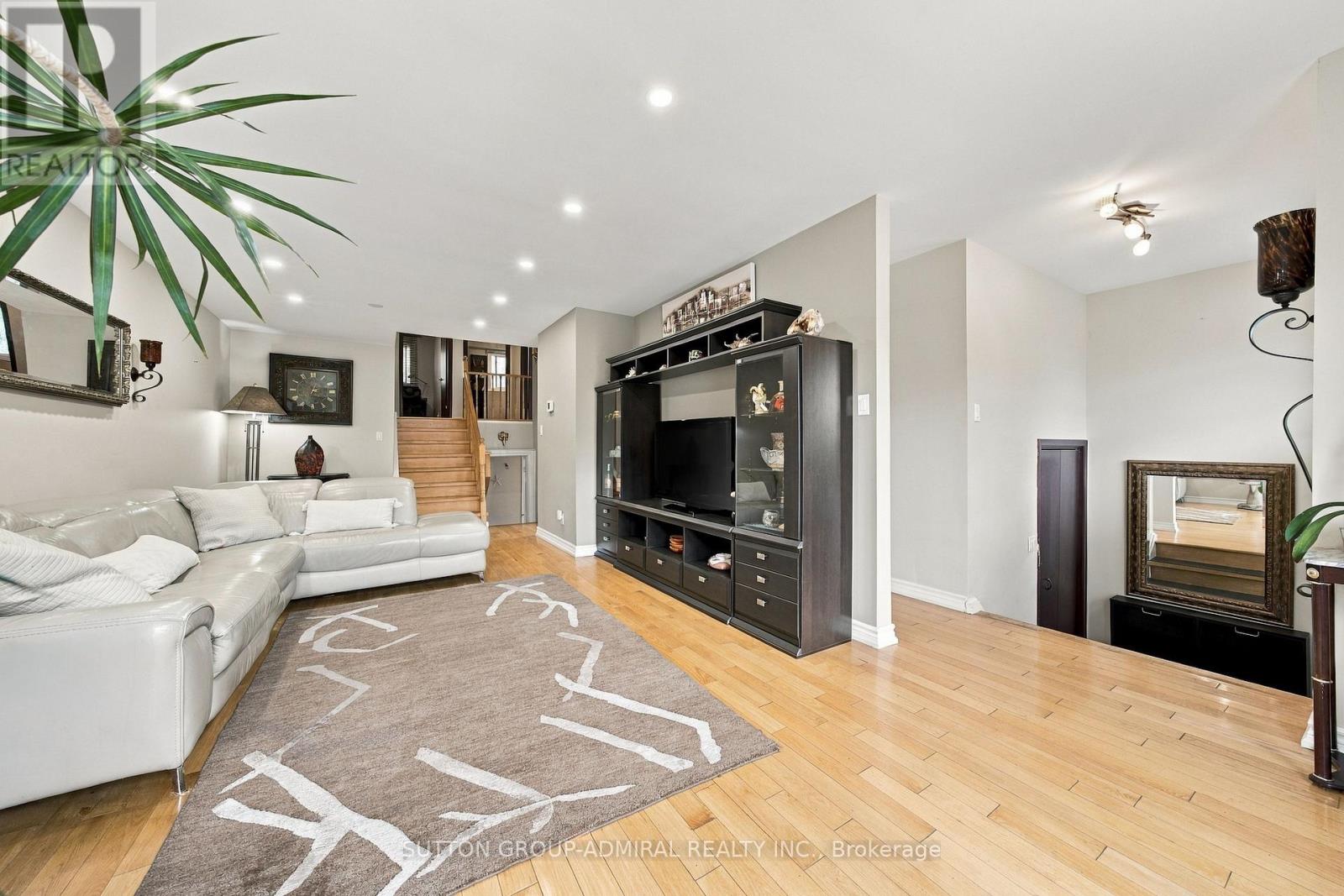 1871 Silverberry Crescent Property Photo 14