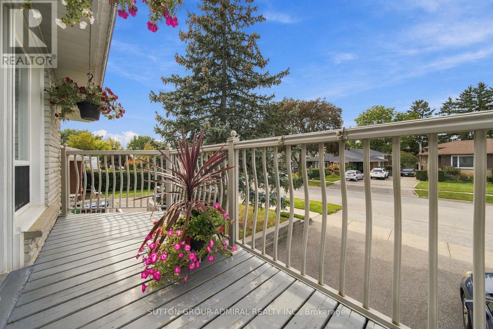 1871 Silverberry Crescent Property Photo 16