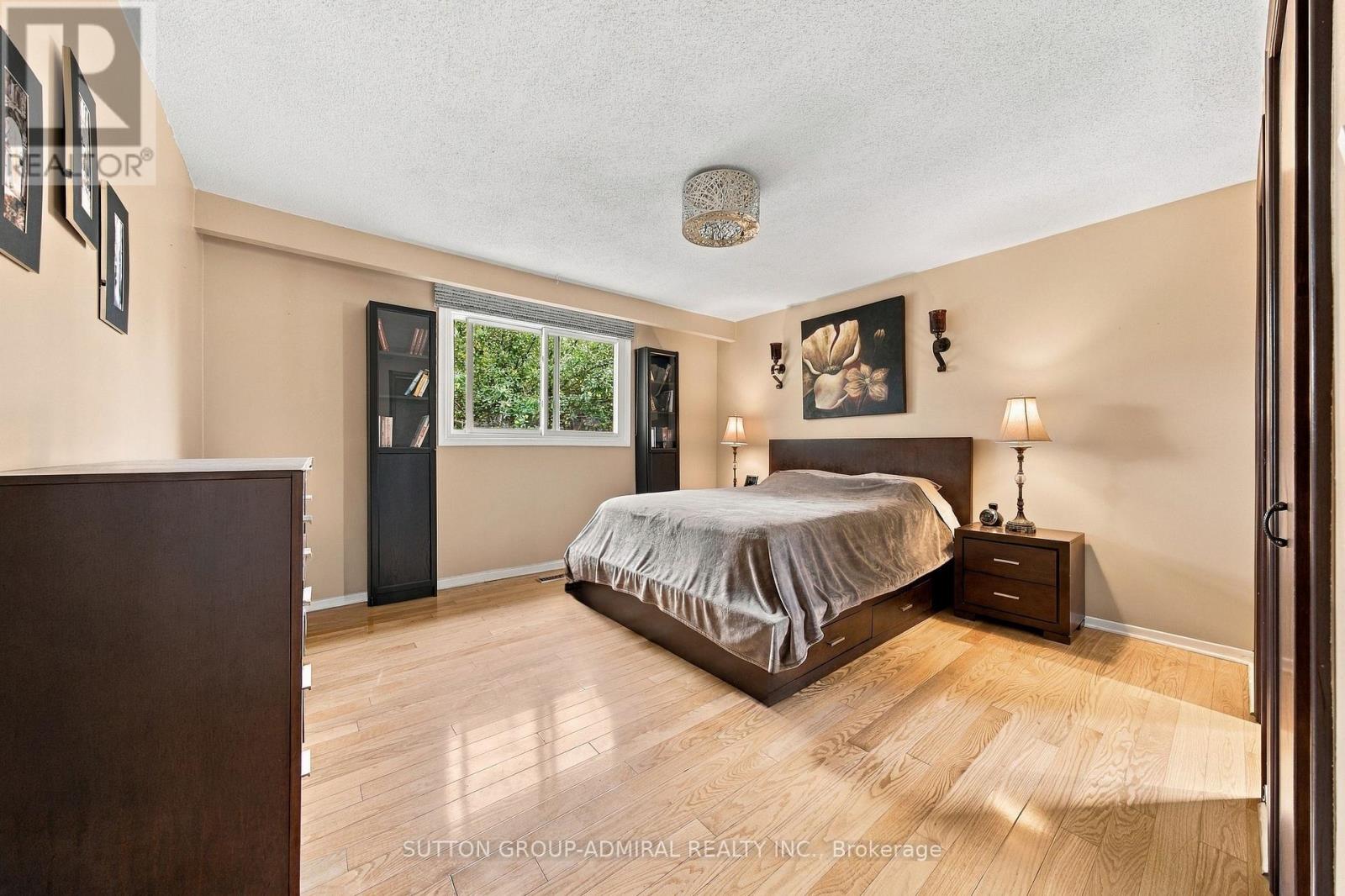 1871 Silverberry Crescent Property Photo 24