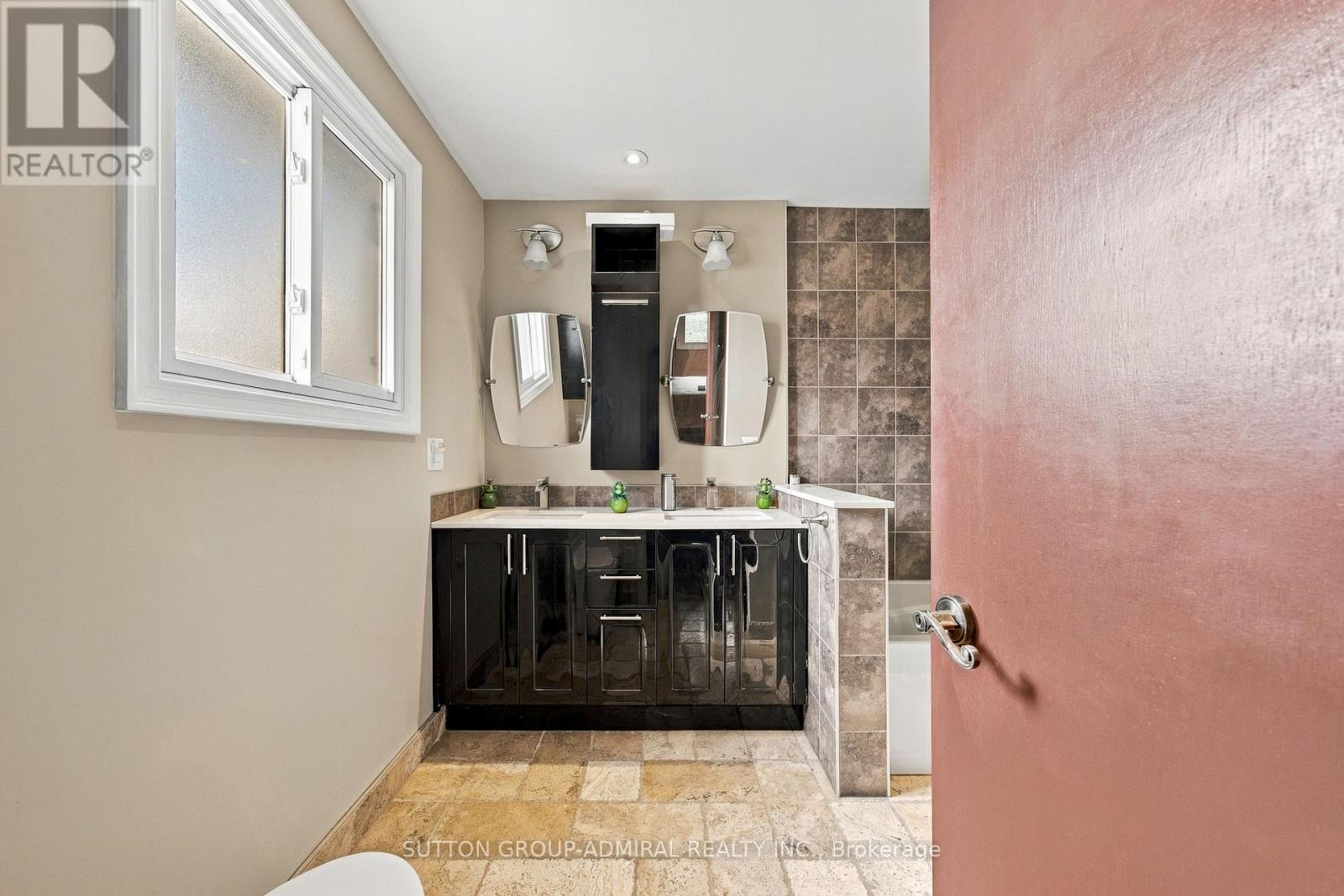 1871 Silverberry Crescent Property Photo 26
