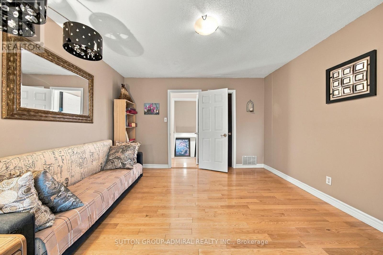 1871 Silverberry Crescent Property Photo 32