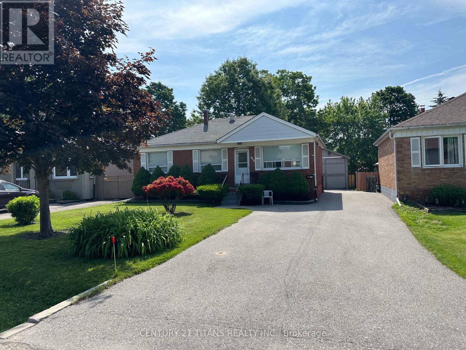 Main - 572 Exbury Crescent Property Photo 1