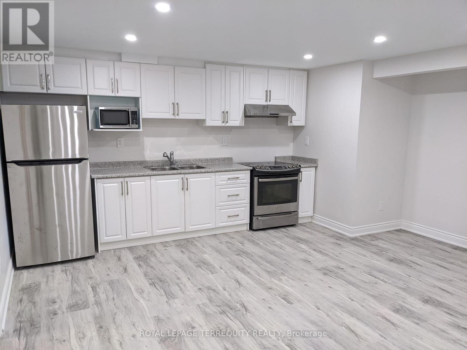 11 STEDFORD CRESCENT Property Photo 1
