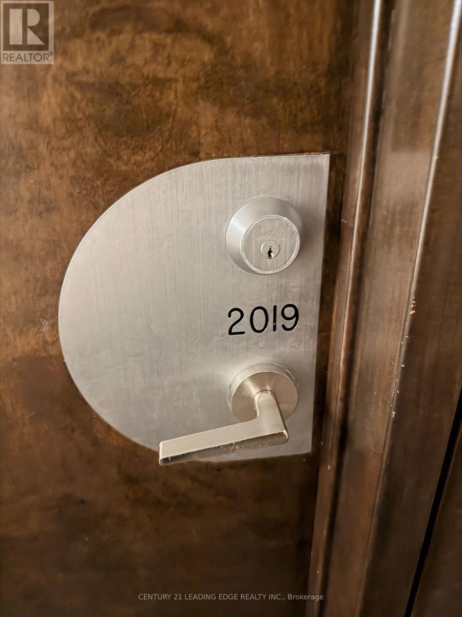 2019 - 3888 Duke Of York Boulevard Property Photo 4