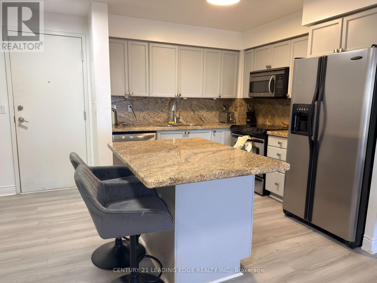 2019 - 3888 Duke Of York Boulevard Property Photo 5