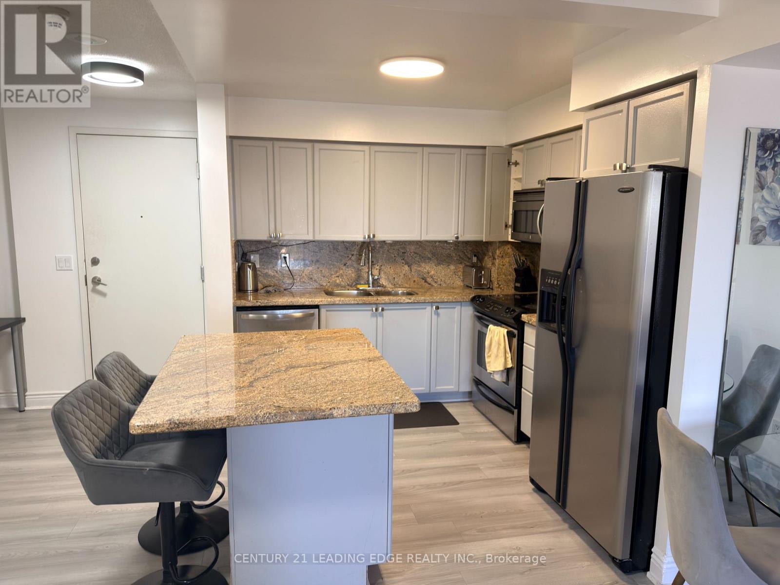 2019 - 3888 Duke Of York Boulevard Property Photo 7
