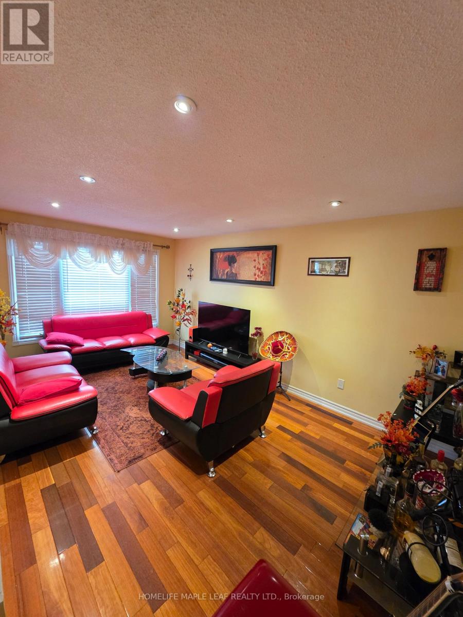 37 Coronation Circle Property Photo 6