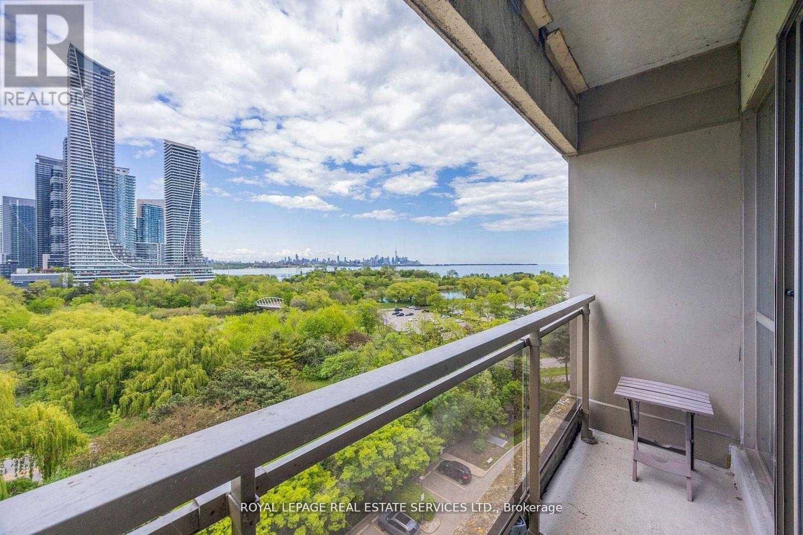 1010 - 2261 LAKE SHORE BOULEVARD W Property Photo 1