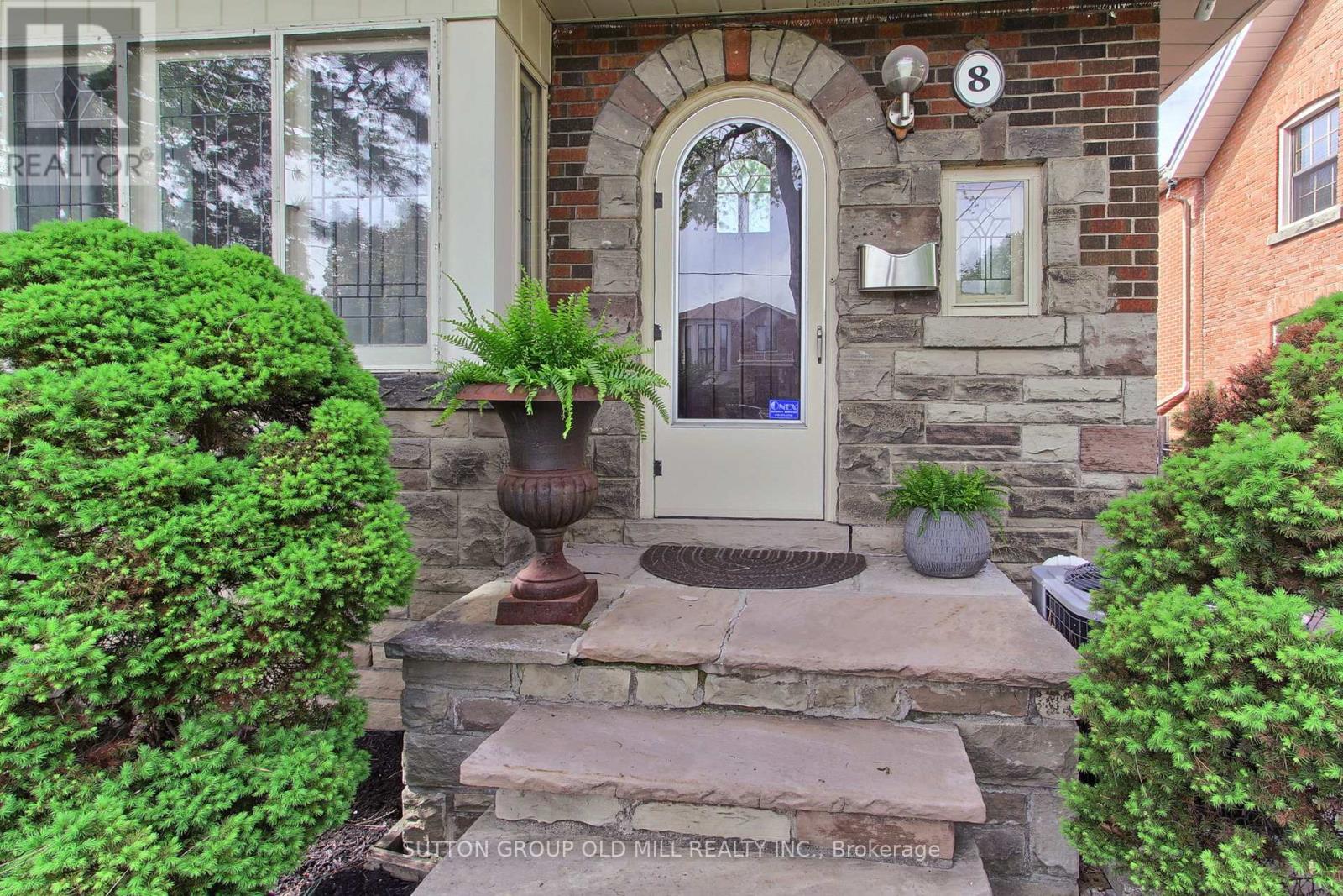 8 Lockheed Boulevard Property Photo 1