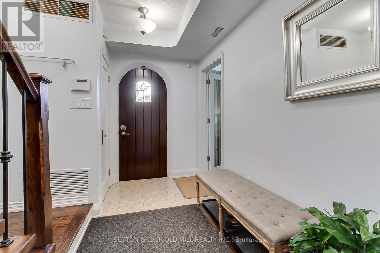 8 Lockheed Boulevard Property Photo 2