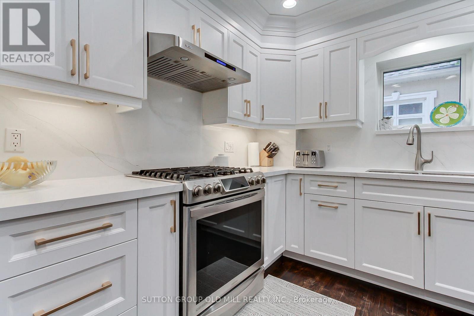 8 Lockheed Boulevard Property Photo 10