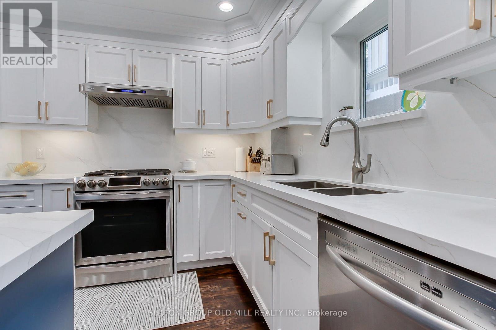 8 Lockheed Boulevard Property Photo 12