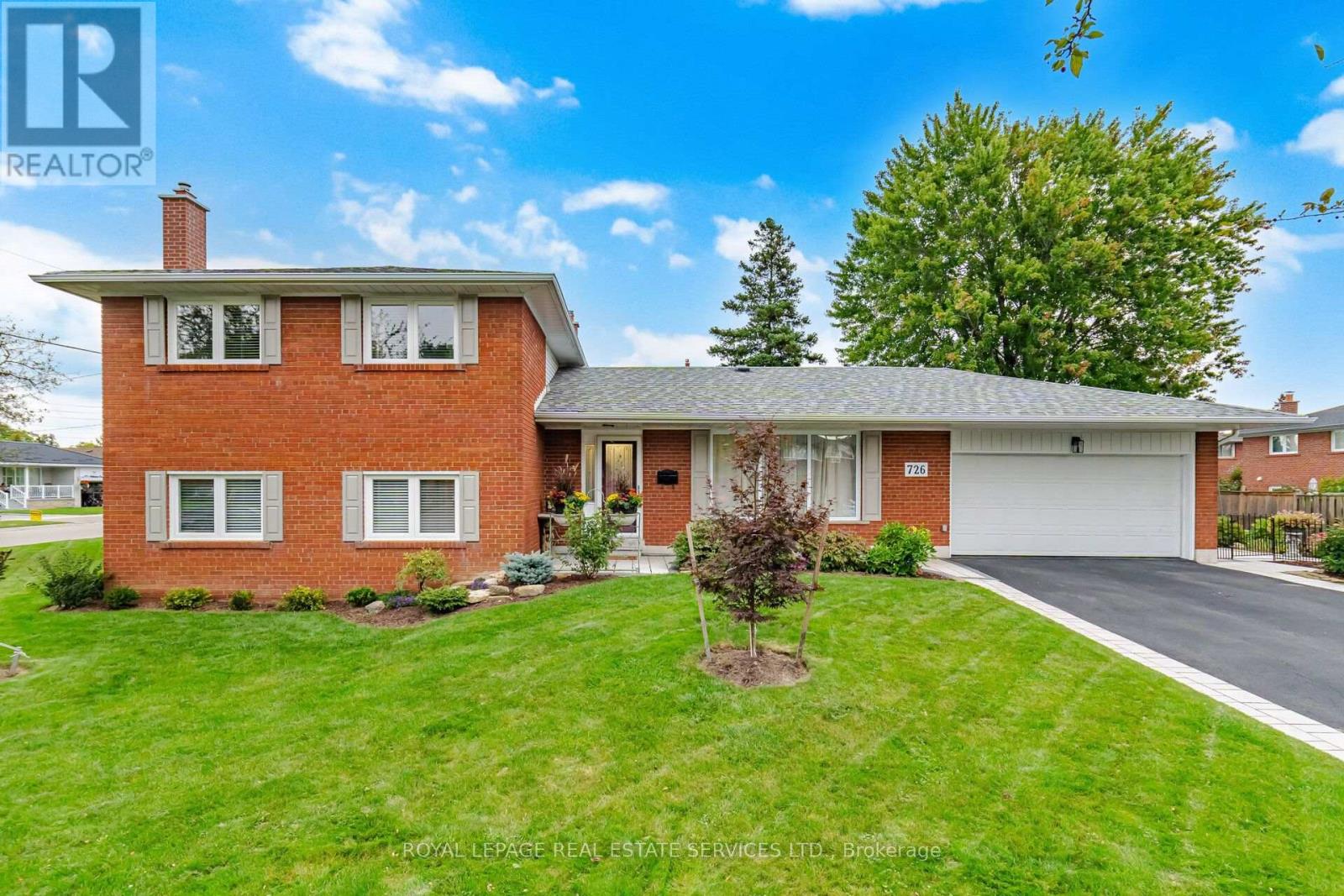 726 Netherton Crescent Property Photo 1