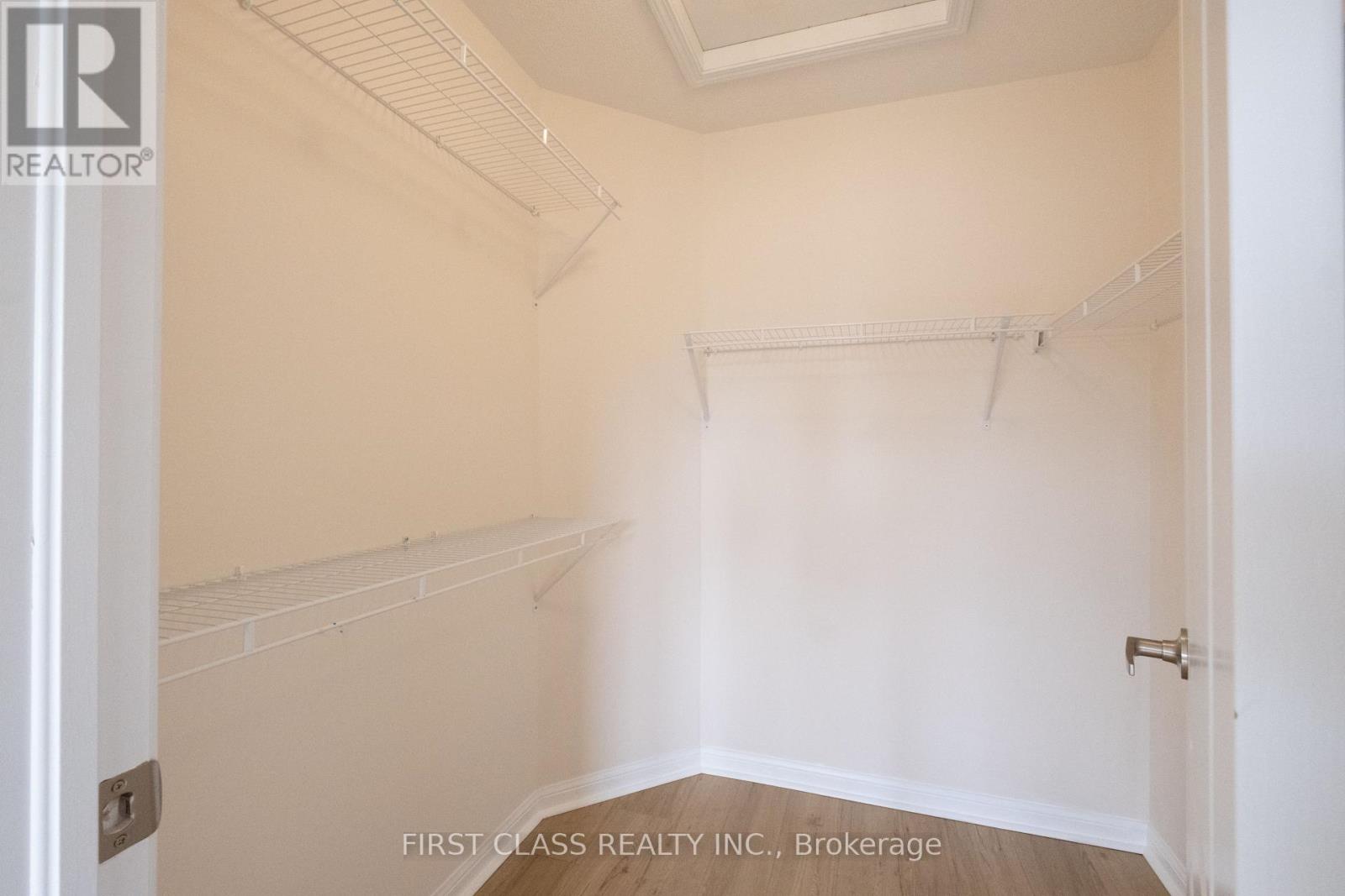 518 Wettlaufer Terrace Property Photo 24