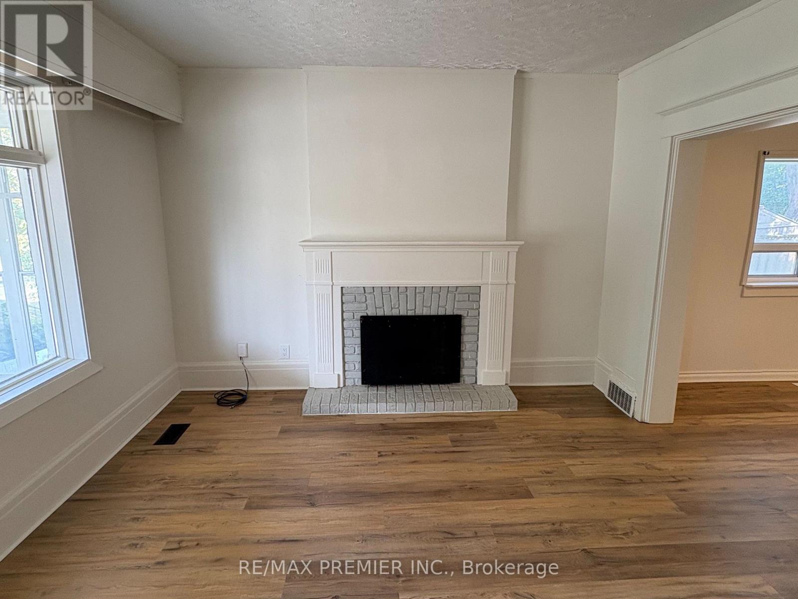 33 Royal York Road Property Photo 5