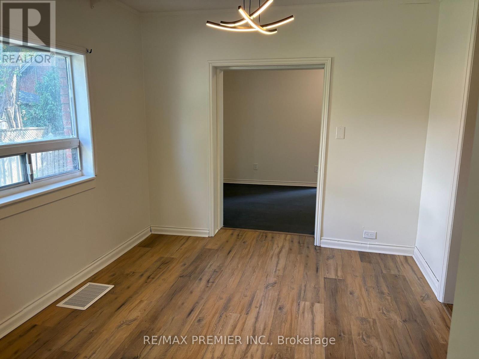33 Royal York Road Property Photo 6