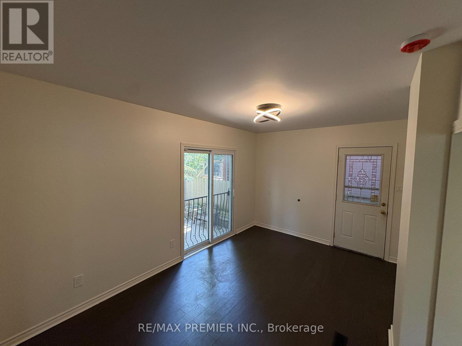 33 Royal York Road Property Photo 7