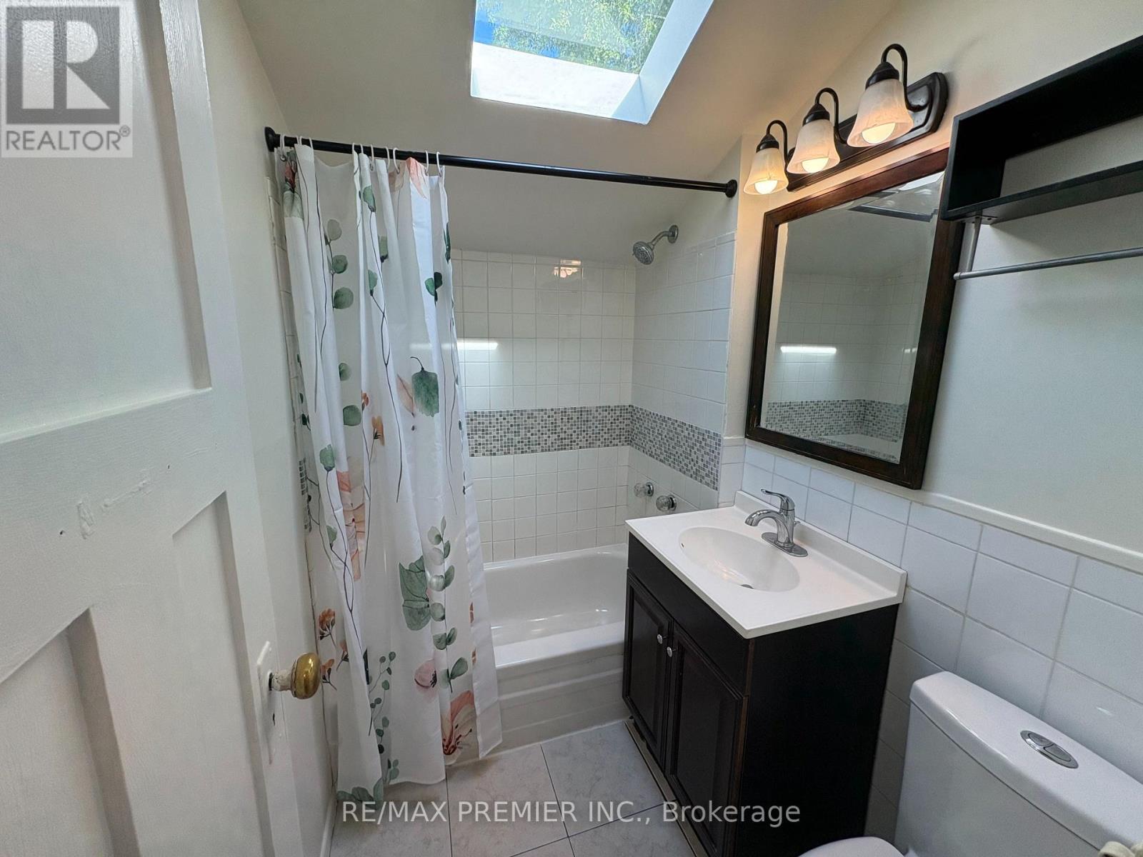 33 Royal York Road Property Photo 8