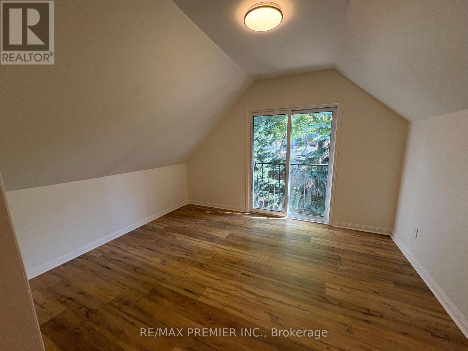 33 Royal York Road Property Photo 11