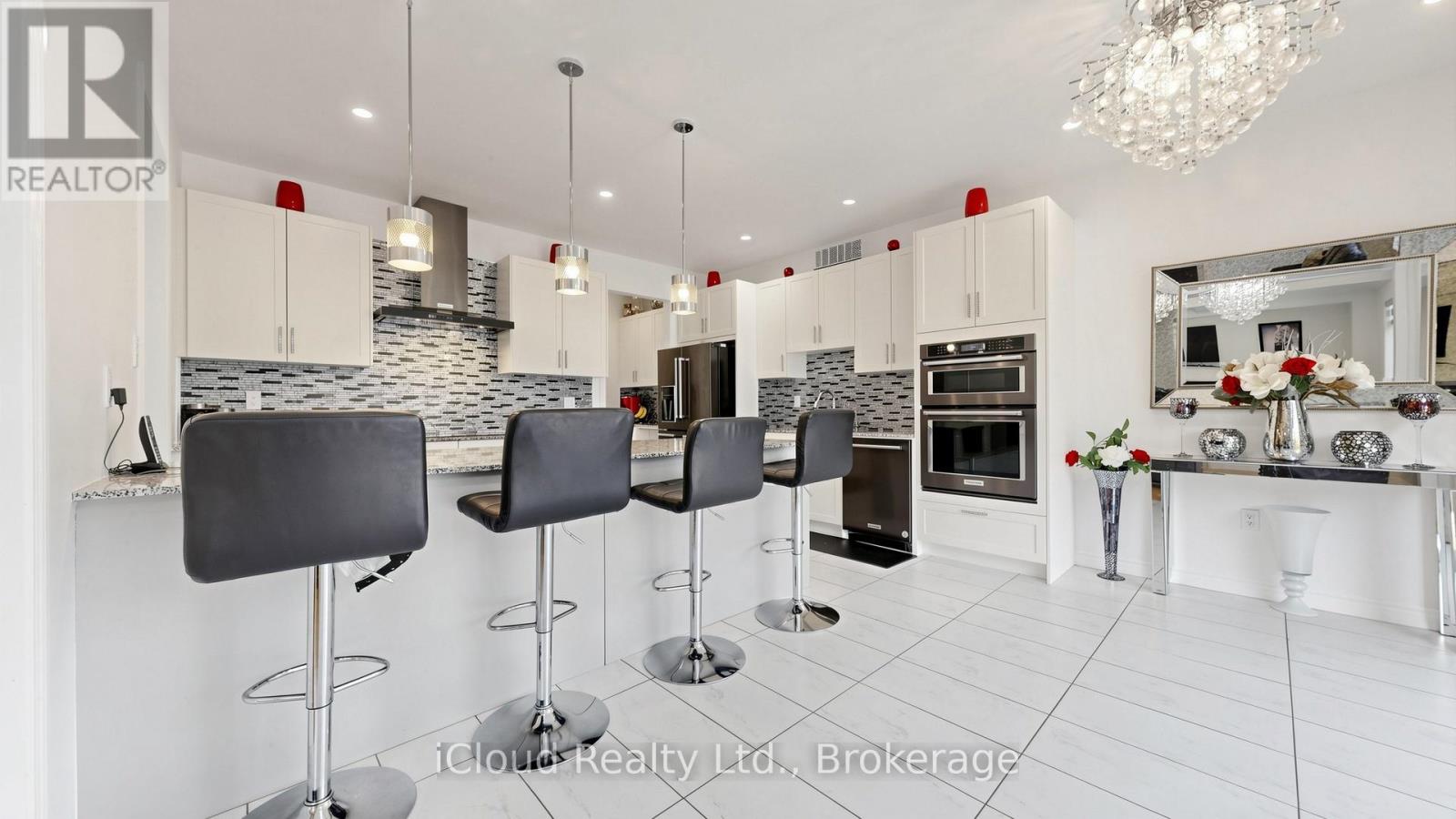 193 Thornbush Boulevard E Property Photo 12