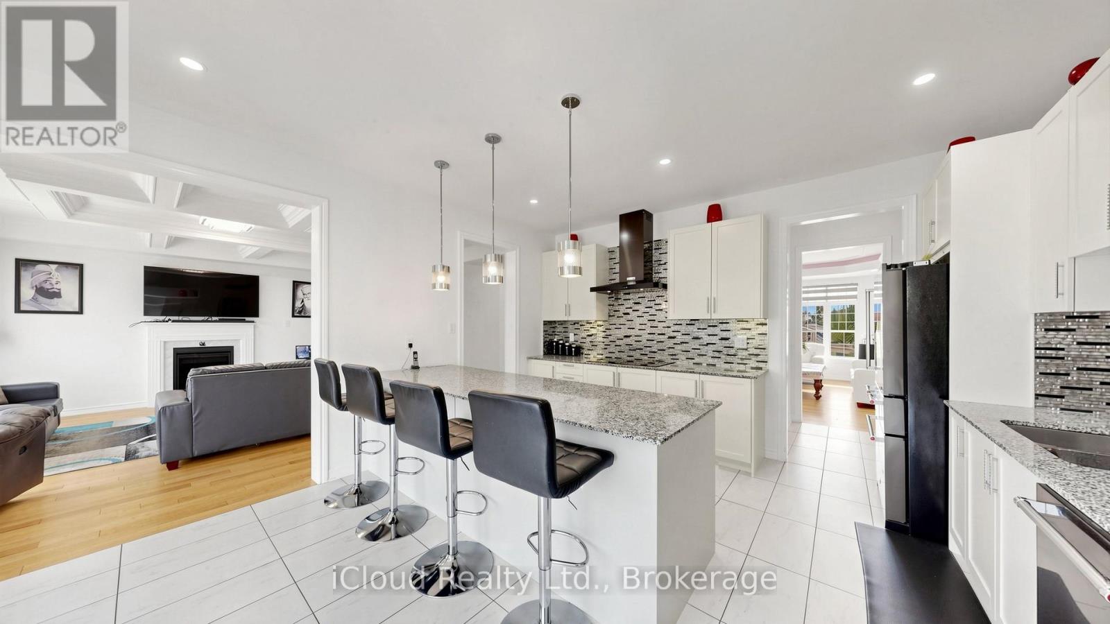 193 Thornbush Boulevard E Property Photo 13