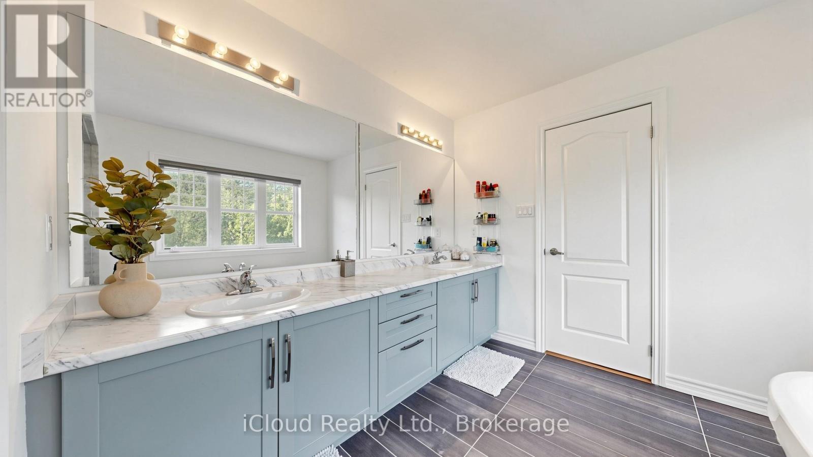 193 Thornbush Boulevard E Property Photo 25