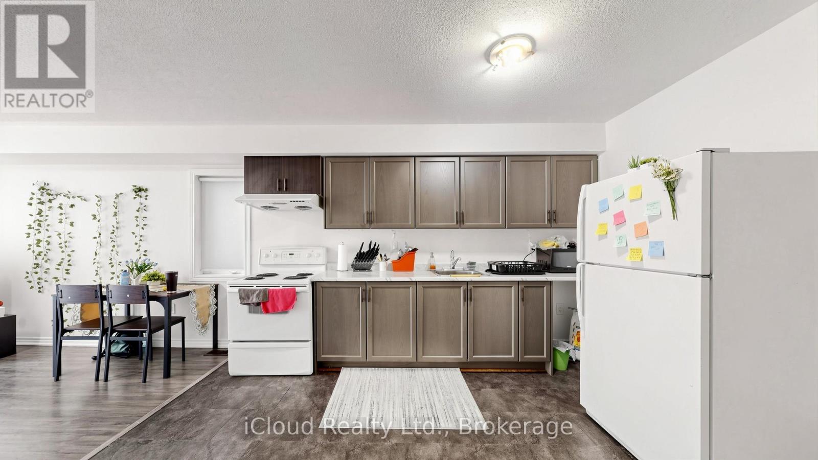 193 Thornbush Boulevard E Property Photo 37
