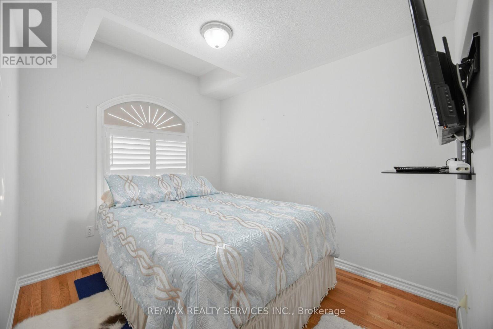 25 Yately Street Property Photo 30