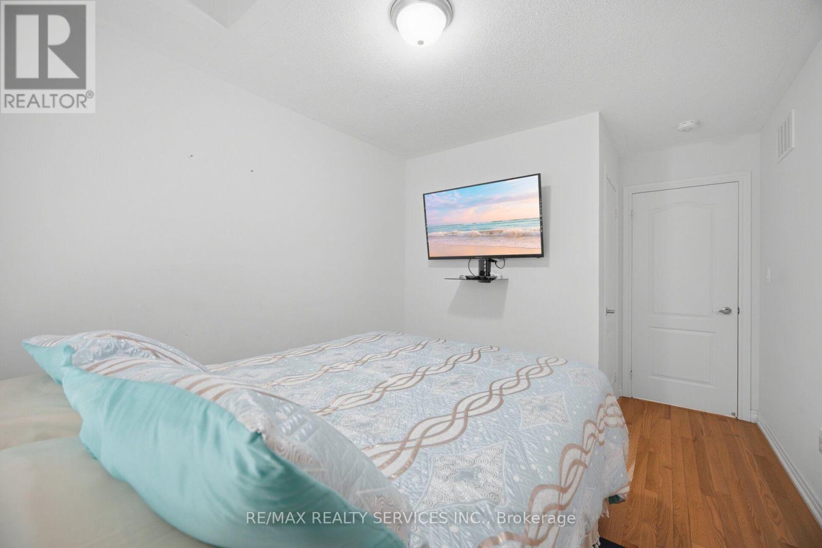 25 Yately Street Property Photo 31